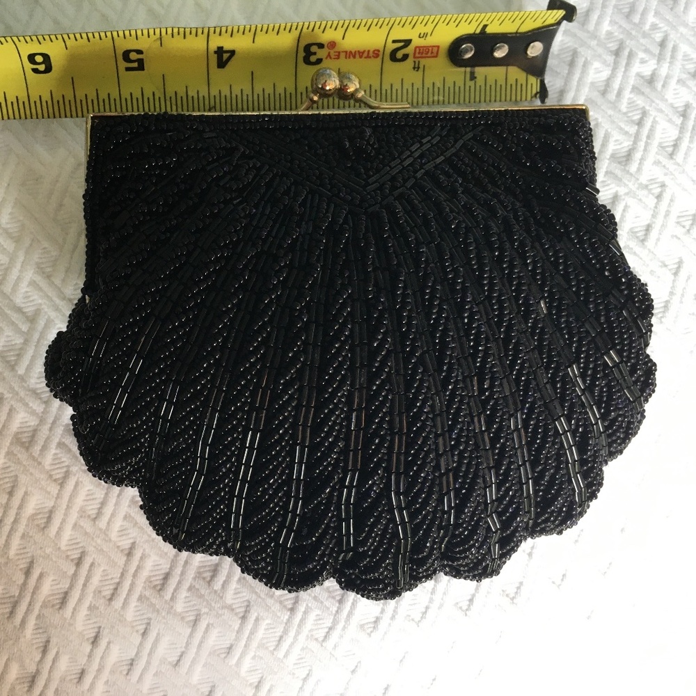 Black, Beaded Clam Shell Hand Bag